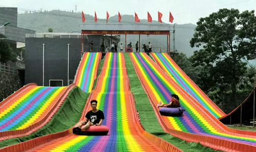 钦州七彩旱滑儿童彩虹滑梯游乐设备景区旱地滑雪圈网红旱雪滑道